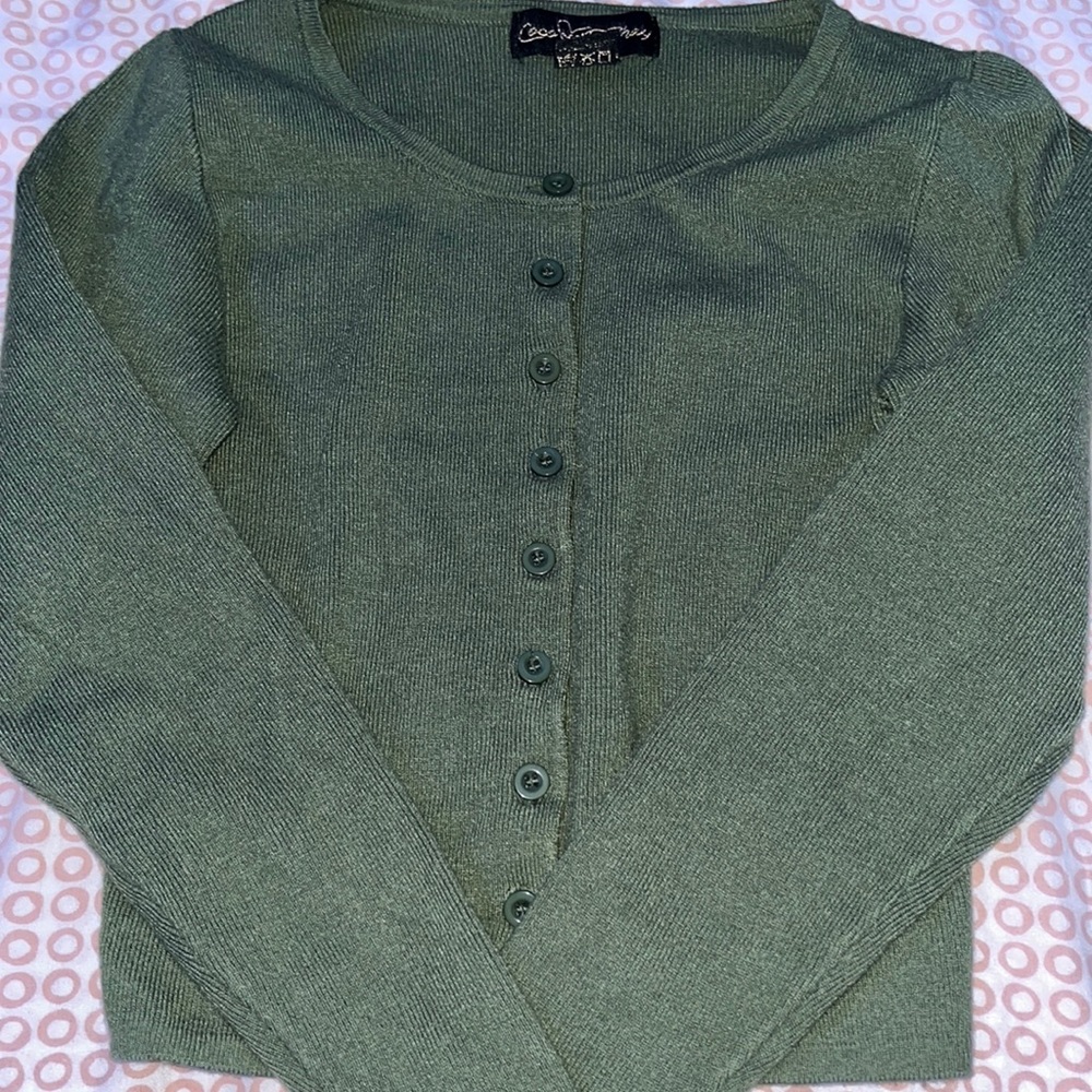 XS green button up sweater
